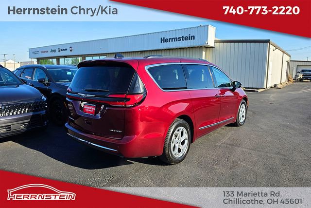 Used 2023 Chrysler Pacifica Limited FWD image 32