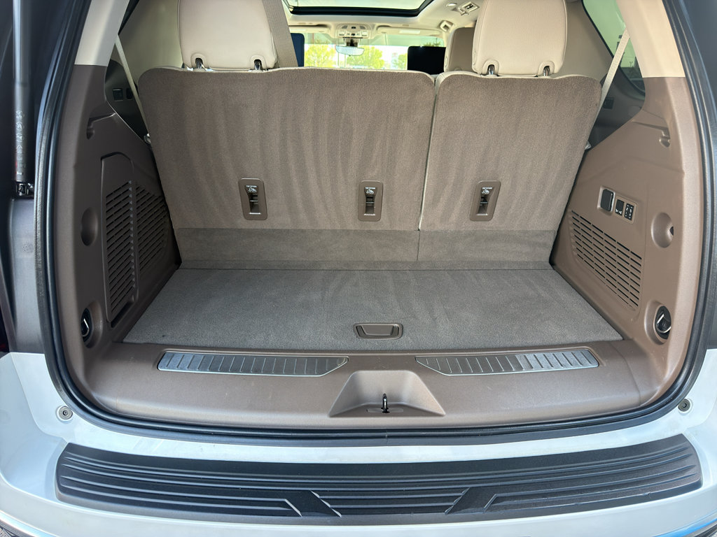 Used 2021 GMC Yukon Denali w/ Denali Premium Package image 12