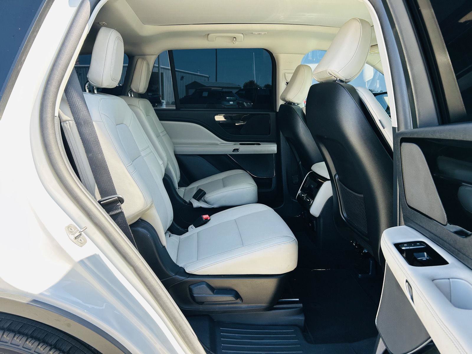 Used 2025 Lincoln Aviator AWD image 37