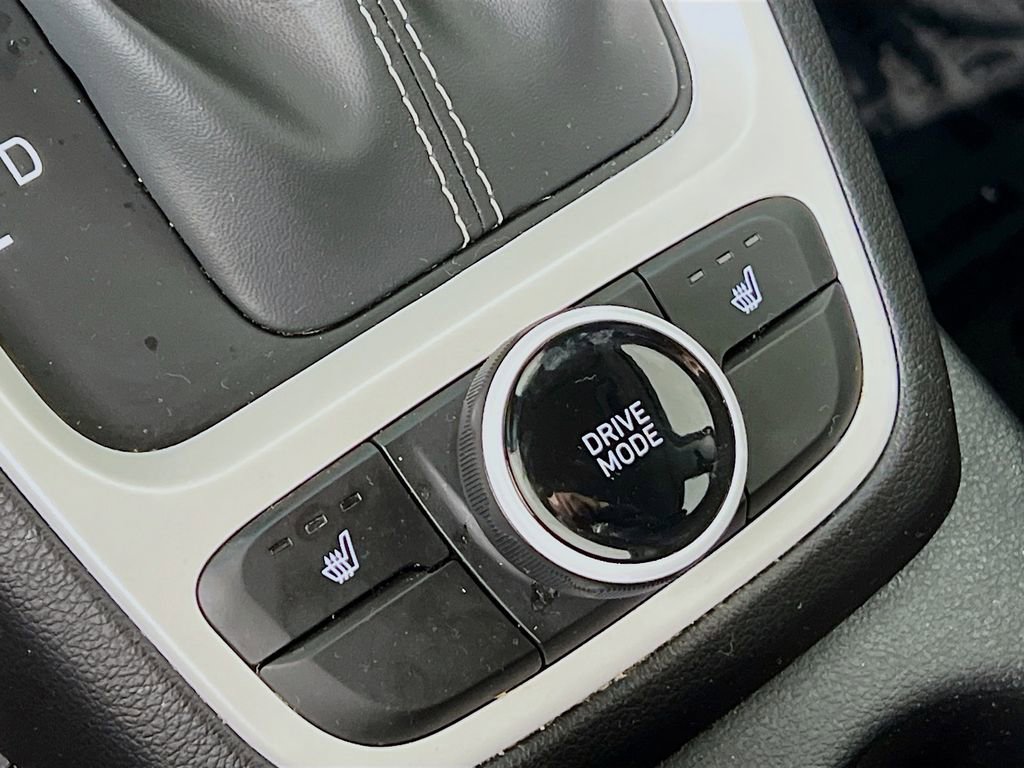 Certified 2022 Hyundai Venue Limited image 21