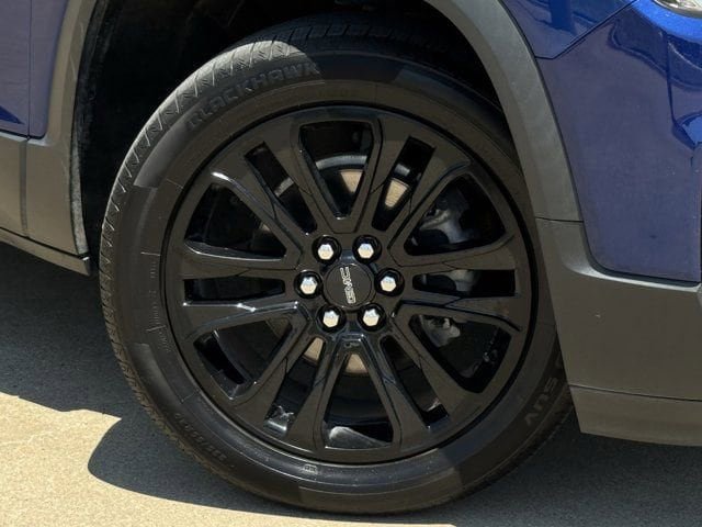 Used 2023 GMC Acadia SLE w/ Driver Convenience Package FWD image 37