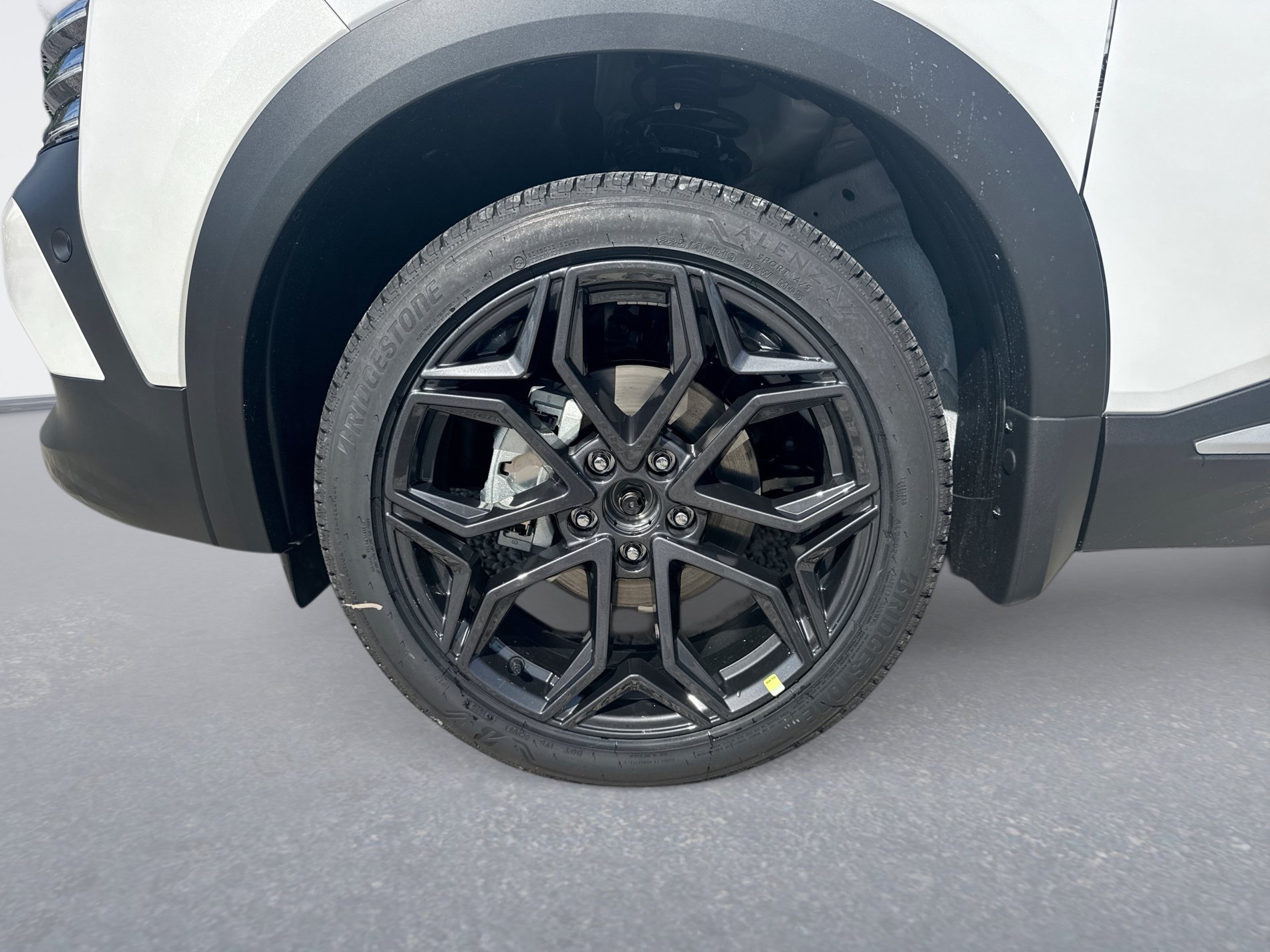 New 2026 Nissan Kicks SR w/ Cold Weather Package FWD image 11
