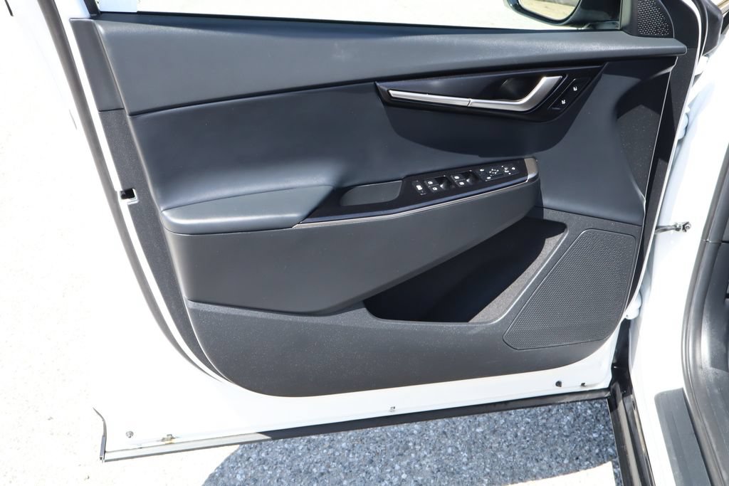 Used 2025 Kia EV6 Wind RWD image 18