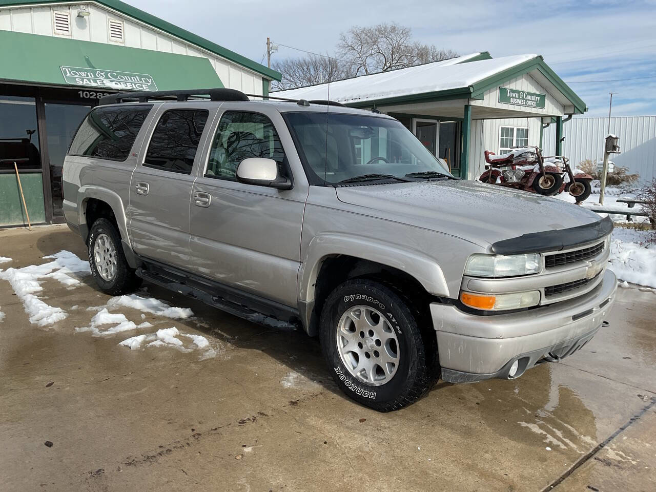 Used 2005 Chevrolet Suburban Z71 w/ Preferred Equipment Group image 3