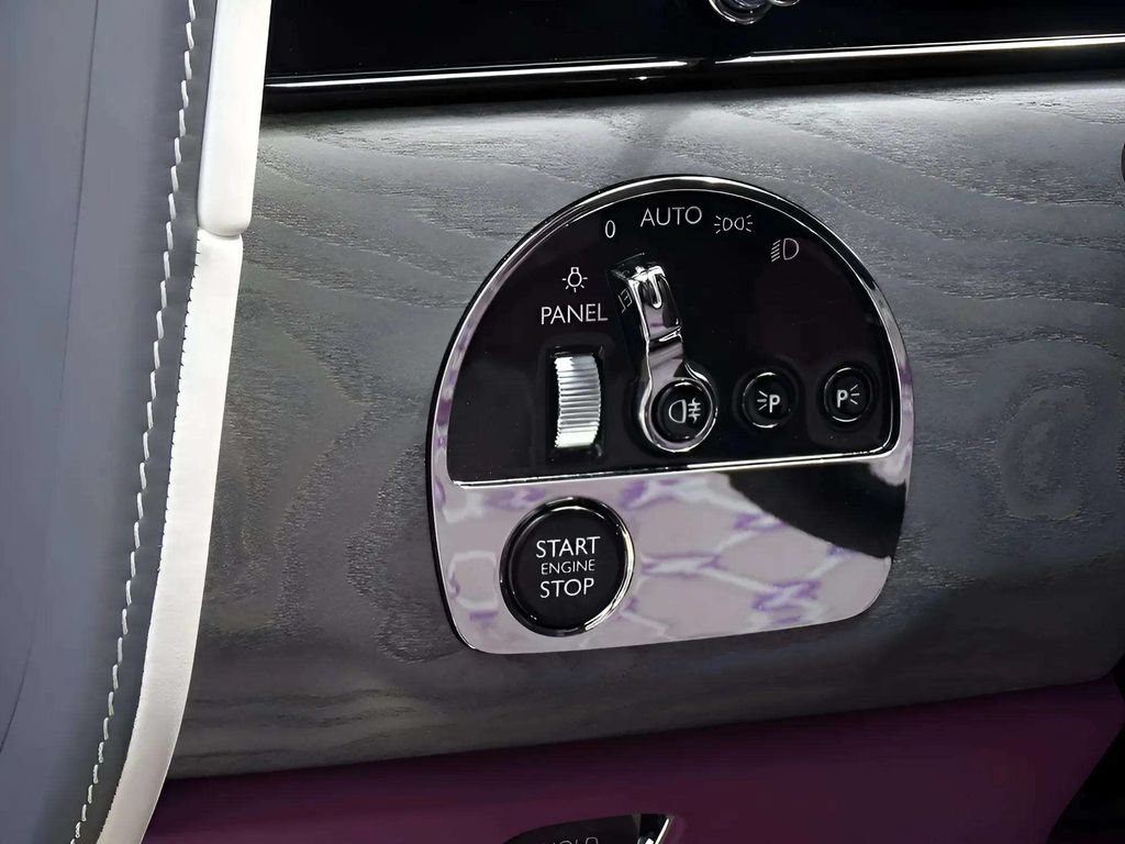 Certified 2025 Rolls-Royce Cullinan AWD/4WD image 11
