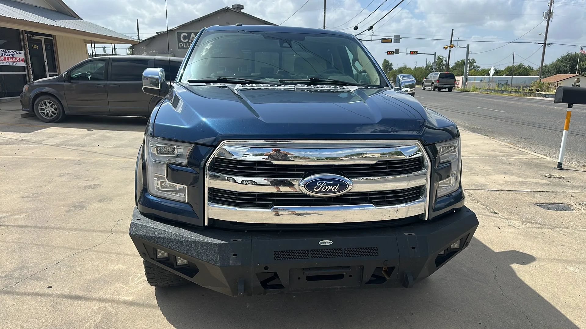 Used 2015 Ford F150 Lariat w/ Equipment Group 502A Luxury AWD/4WD image 8