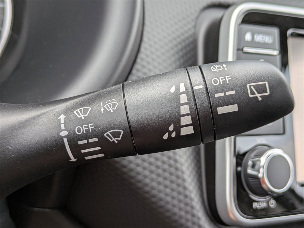 New 2025 Nissan Kicks Play S image 27