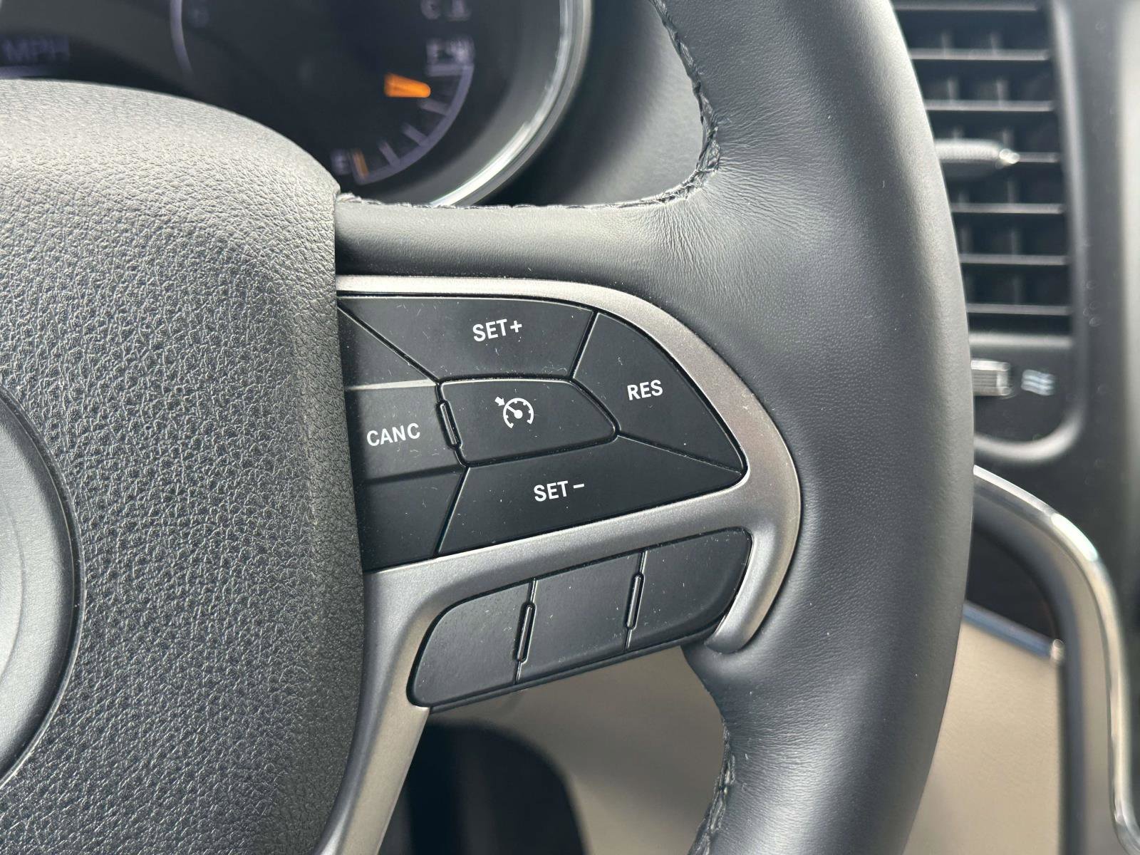 Used 2018 Jeep Grand Cherokee Limited image 24