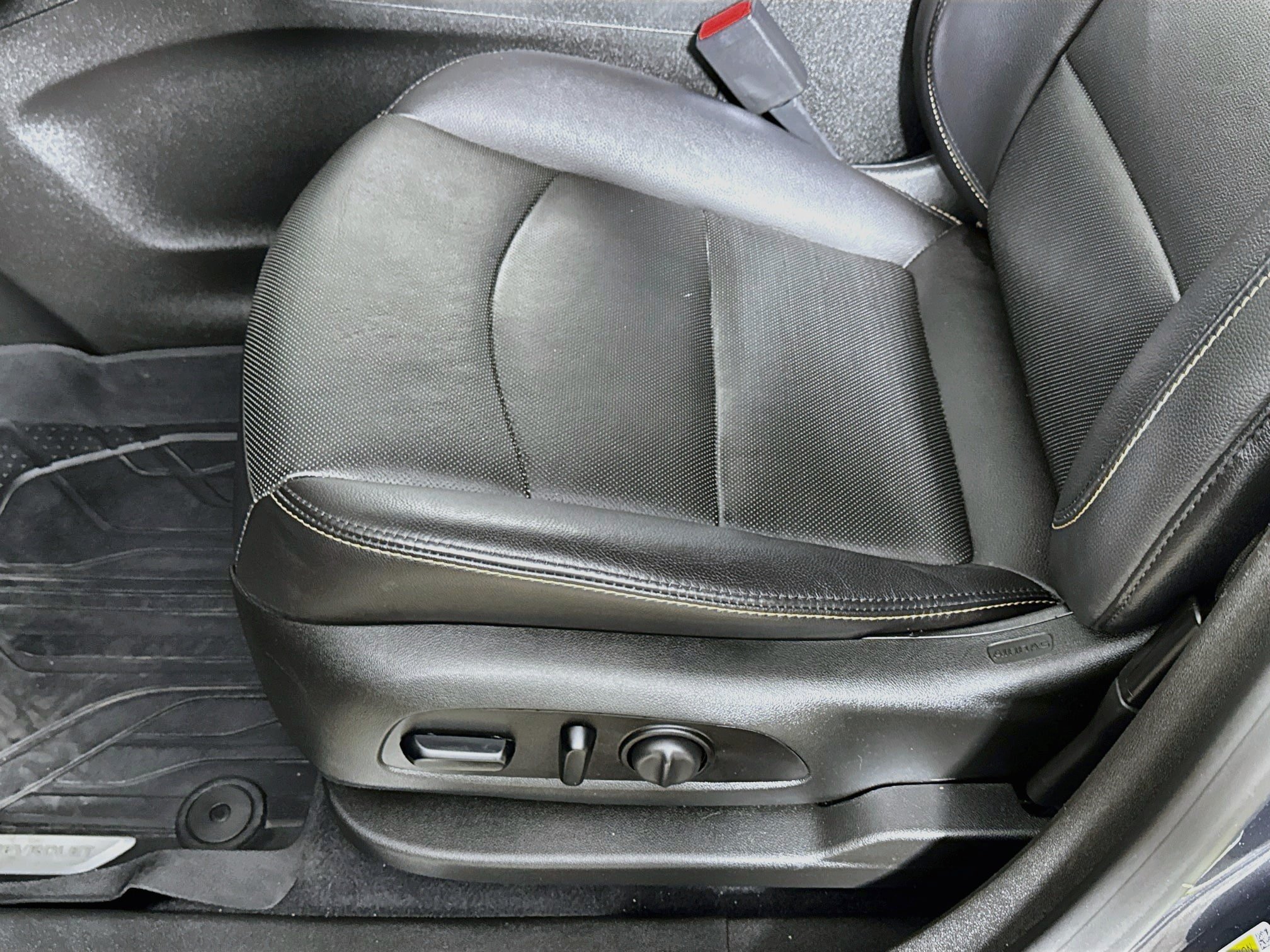 Used 2021 Chevrolet Equinox Premier AWD/4WD image 23