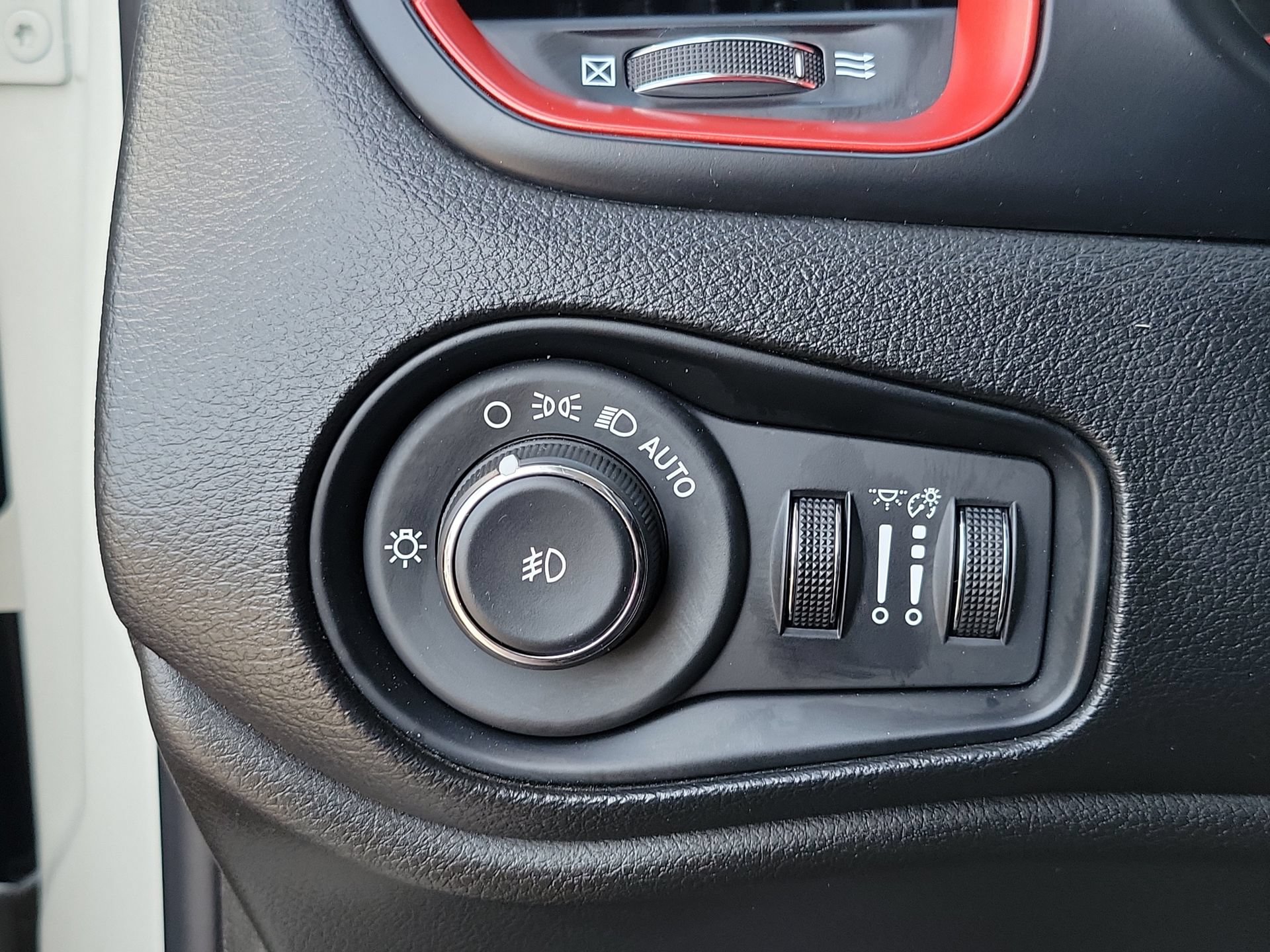 Certified 2023 Jeep Renegade Trailhawk AWD/4WD image 10
