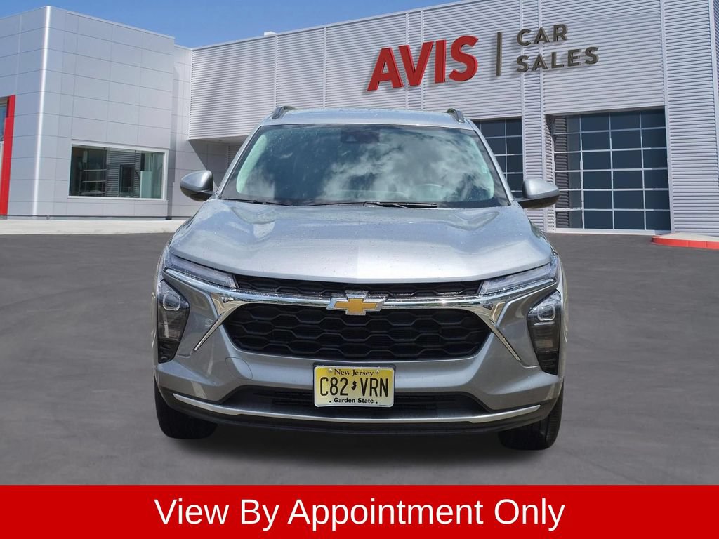 Used 2025 Chevrolet Trax LT w/ LT Convenience Package FWD image 2