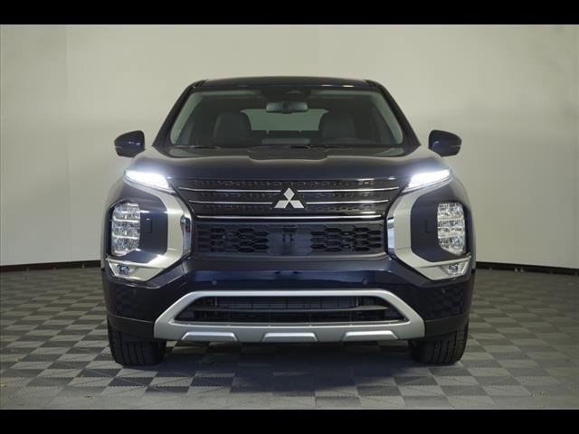 New 2025 Mitsubishi Outlander SE image 2