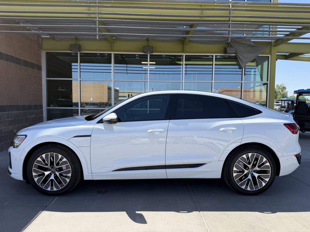 Used 2024 Audi Q8 e-tron Prestige w/ Prestige Package AWD/4WD image 7