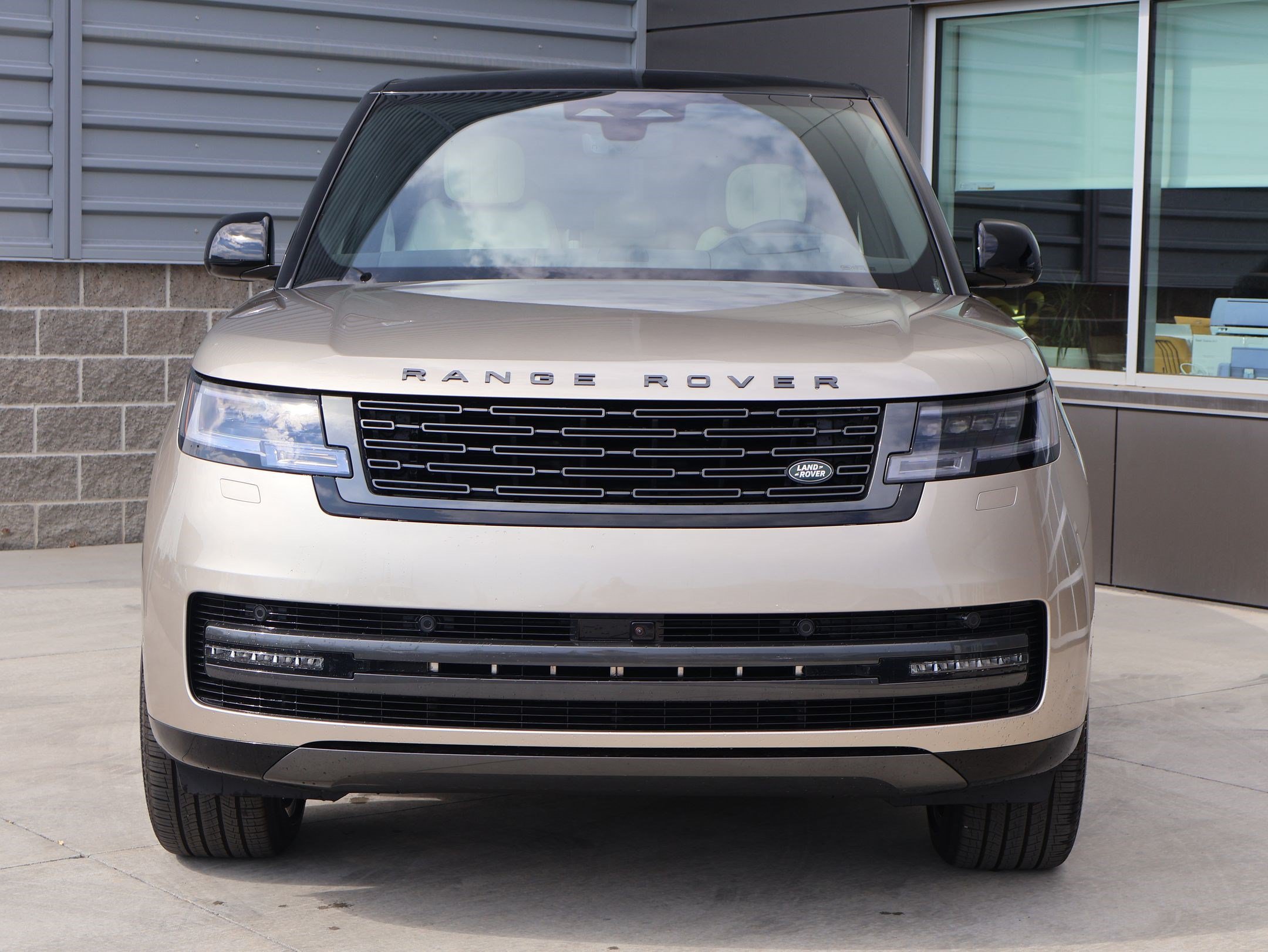 New 2026 Land Rover Range Rover Long Wheelbase SE AWD/4WD image 2