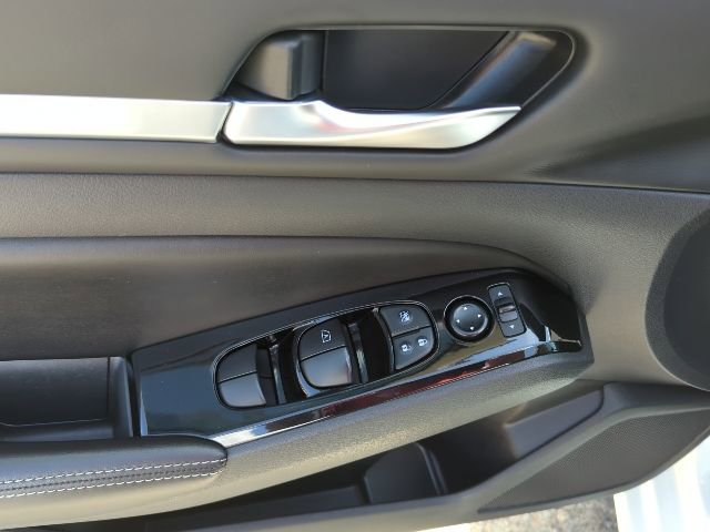 Used 2023 Nissan Altima 2.5 SV AWD/4WD image 17