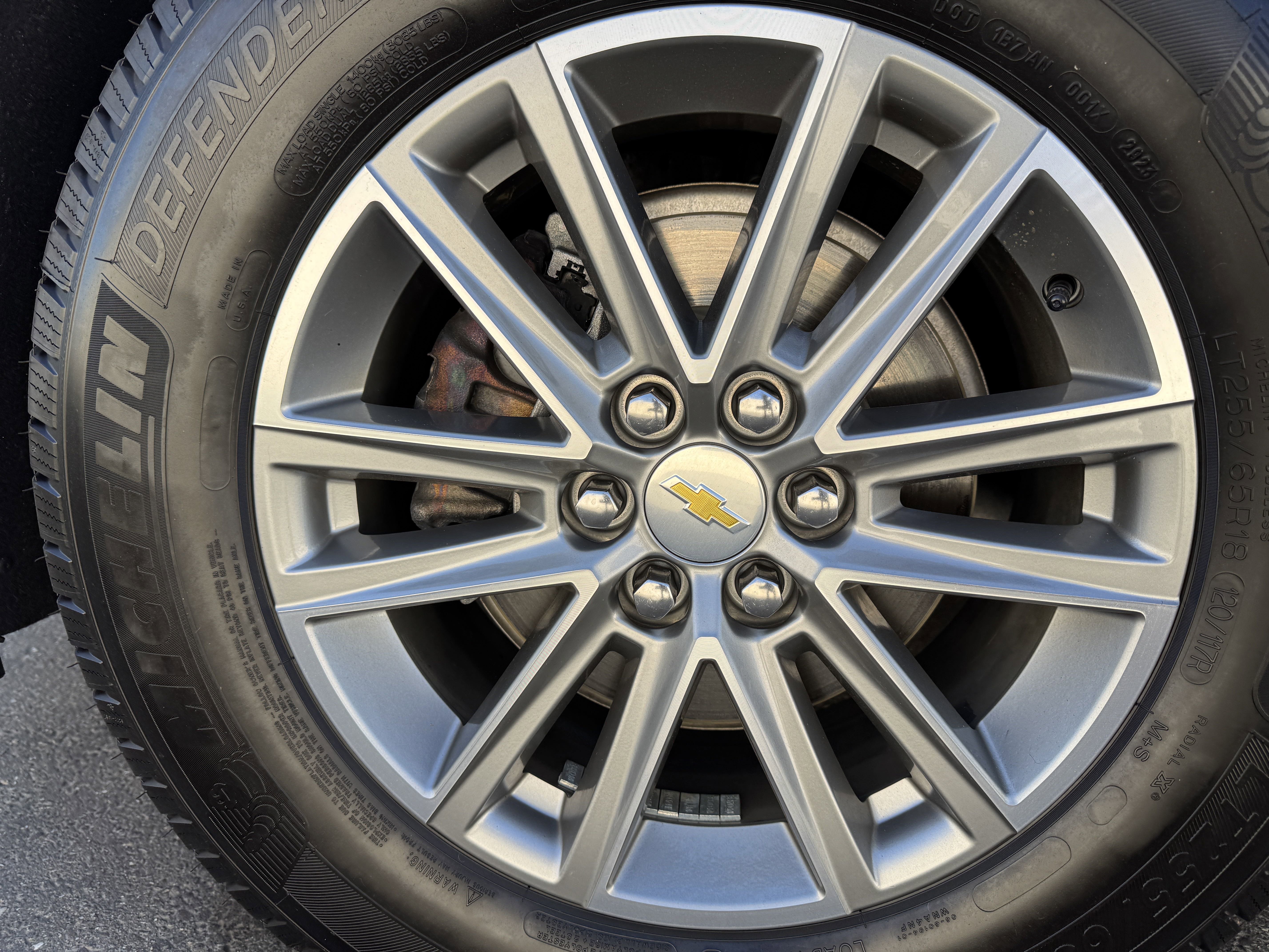 Used 2023 Chevrolet Traverse LT w/ Rear Camera Mirror Package image 21