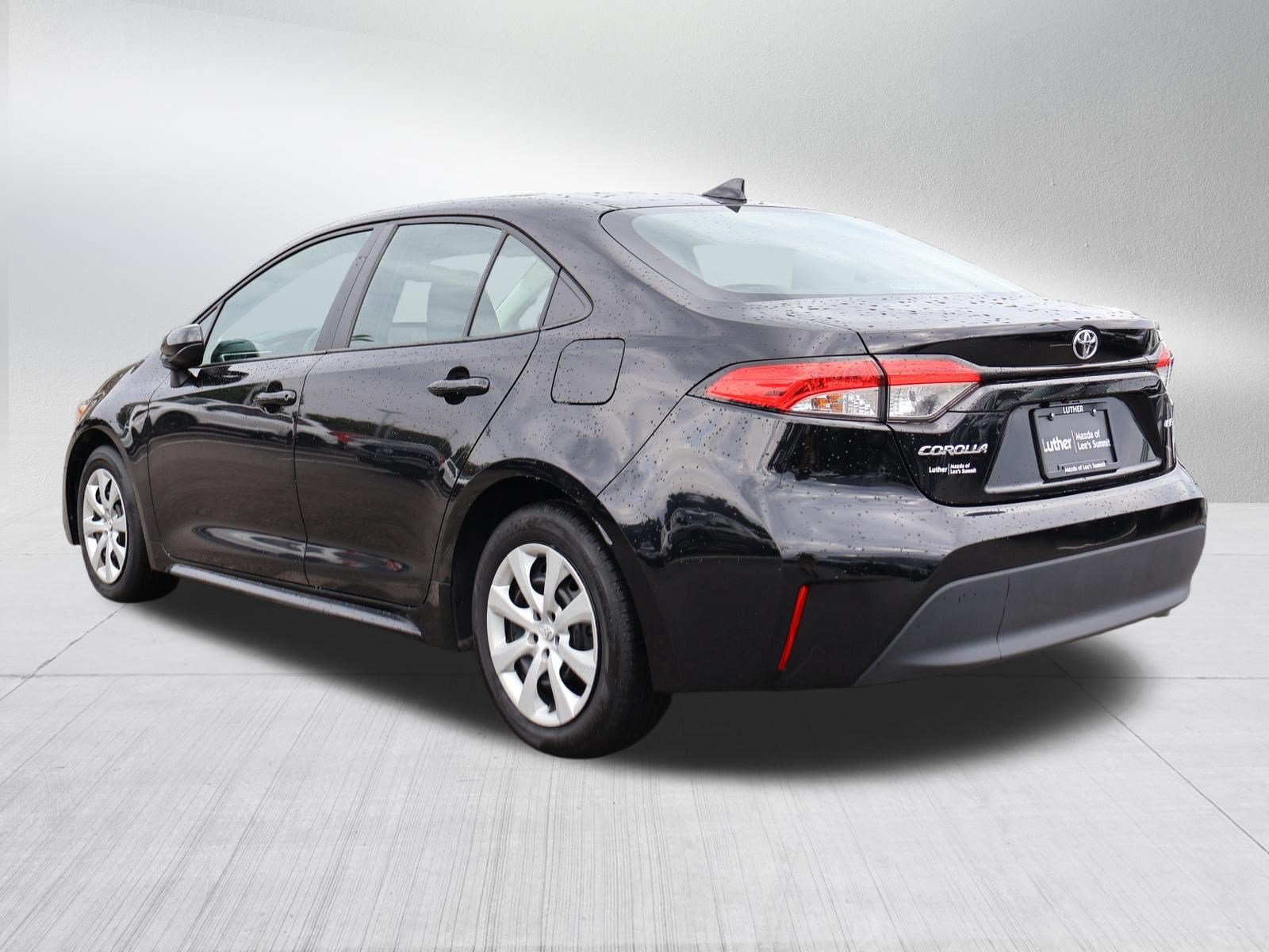 Used 2025 Toyota Corolla LE FWD image 5