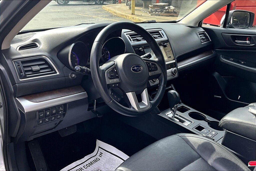 Used 2015 Subaru Outback 2.5i Limited AWD/4WD image 10