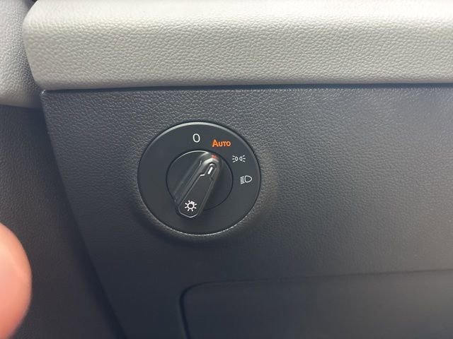 Used 2023 Volkswagen Taos SE w/ Panoramic Sunroof Package image 25