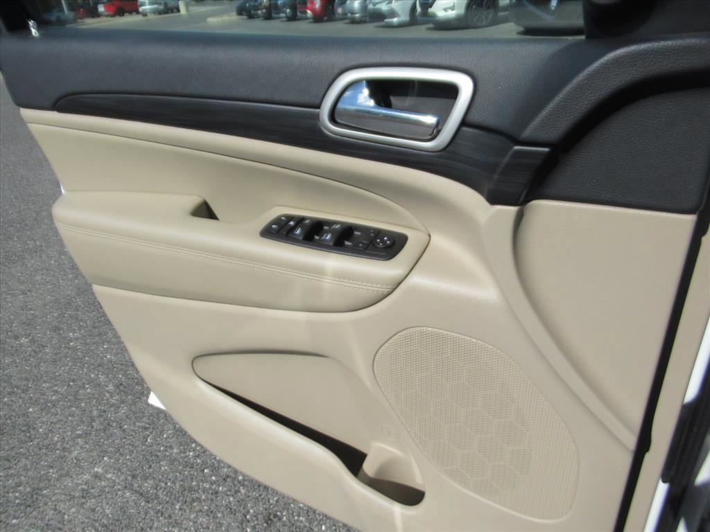 Used 2022 Jeep Grand Cherokee Laredo E image 26