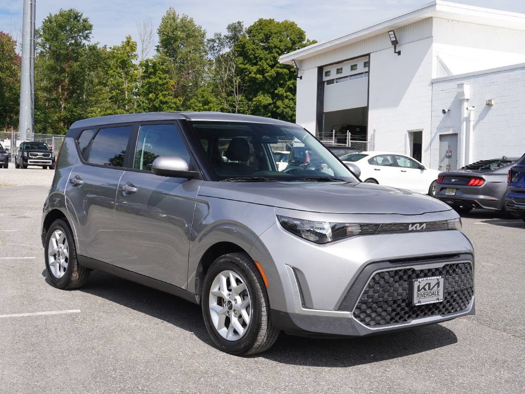 Used 2025 Kia Soul LX w/ LX Technology Package FWD image 45