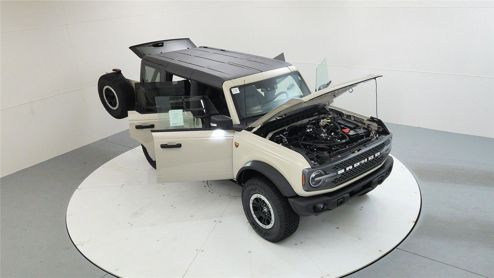 New 2025 Ford Bronco Badlands image 16