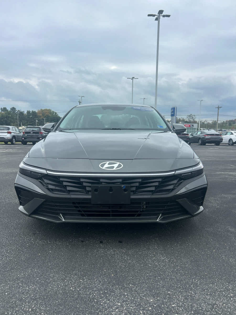 Used 2026 Hyundai Elantra Hybrid w/ Cargo Package FWD image 10