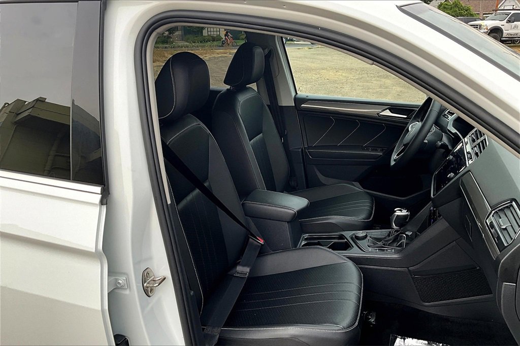 Used 2022 Volkswagen Tiguan SE image 8