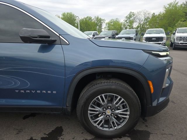Used 2024 Chevrolet Traverse LT w/ LPO, Floor Liner Package FWD image 4