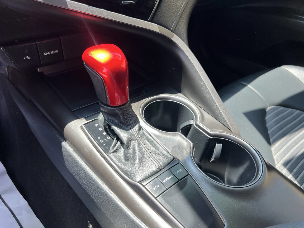 Used 2022 Toyota Camry SE image 30