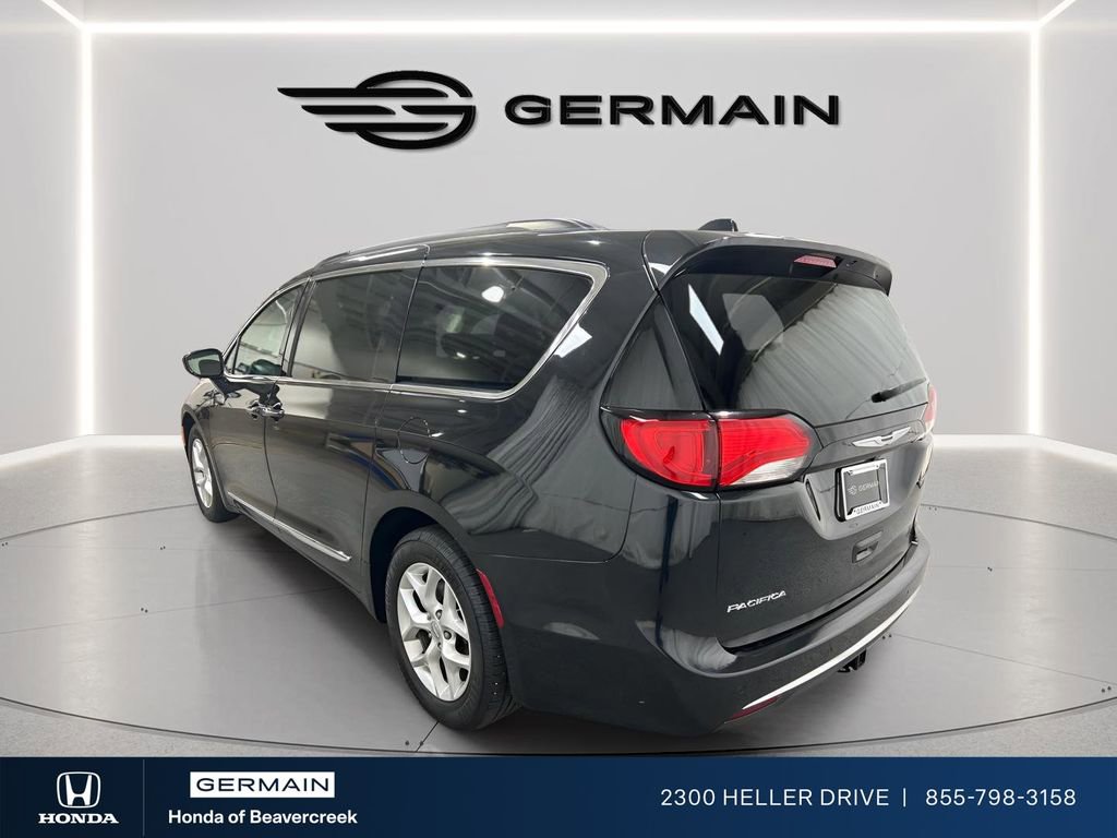 Used 2017 Chrysler Pacifica Touring-L image 5