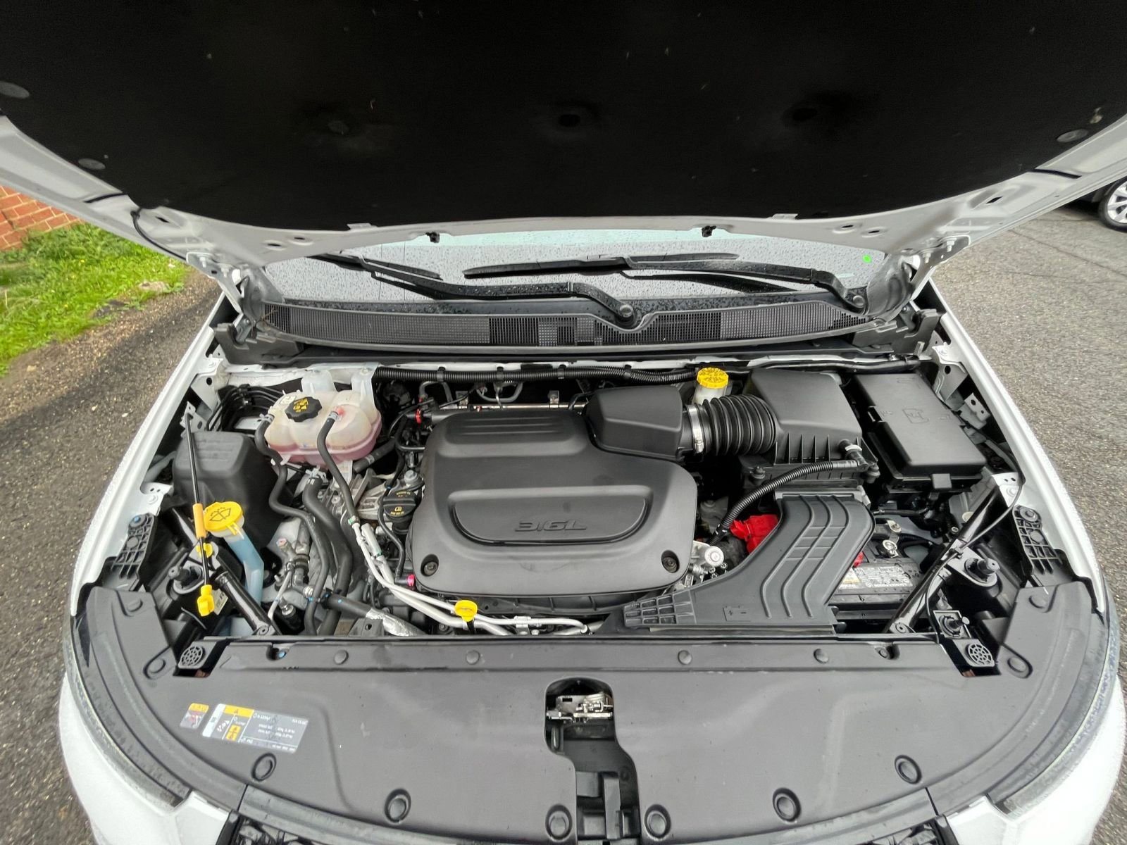 Used 2025 Chrysler Pacifica Limited FWD image 36