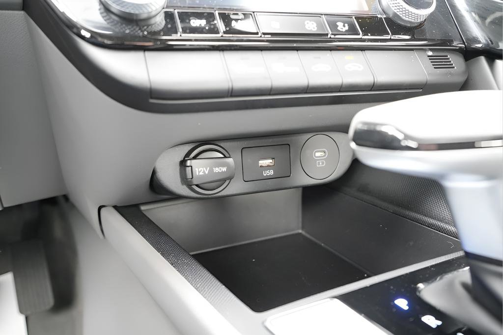 Certified 2025 Hyundai Elantra Blue FWD image 32