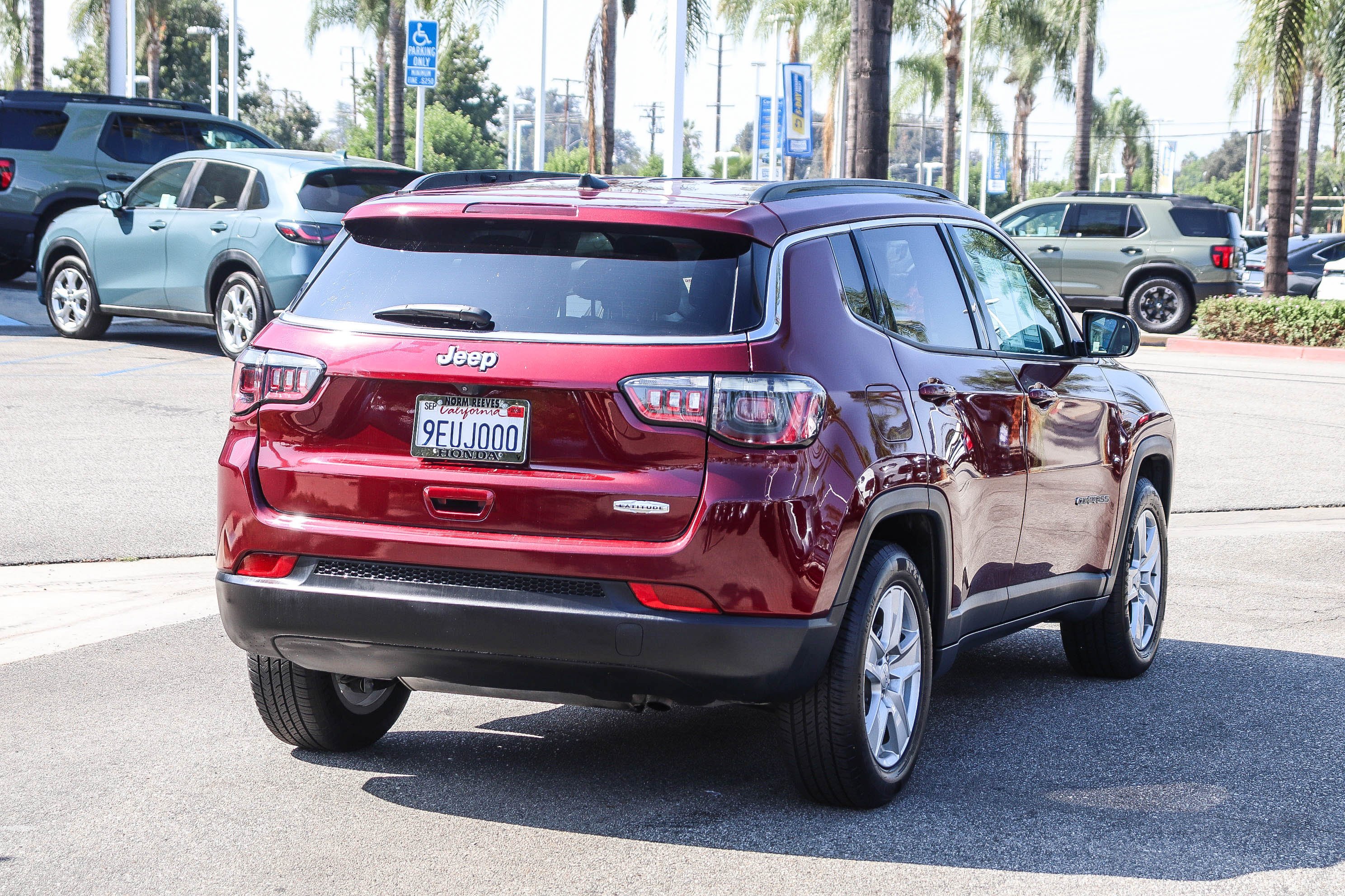 Used 2022 Jeep Compass Latitude FWD image 11
