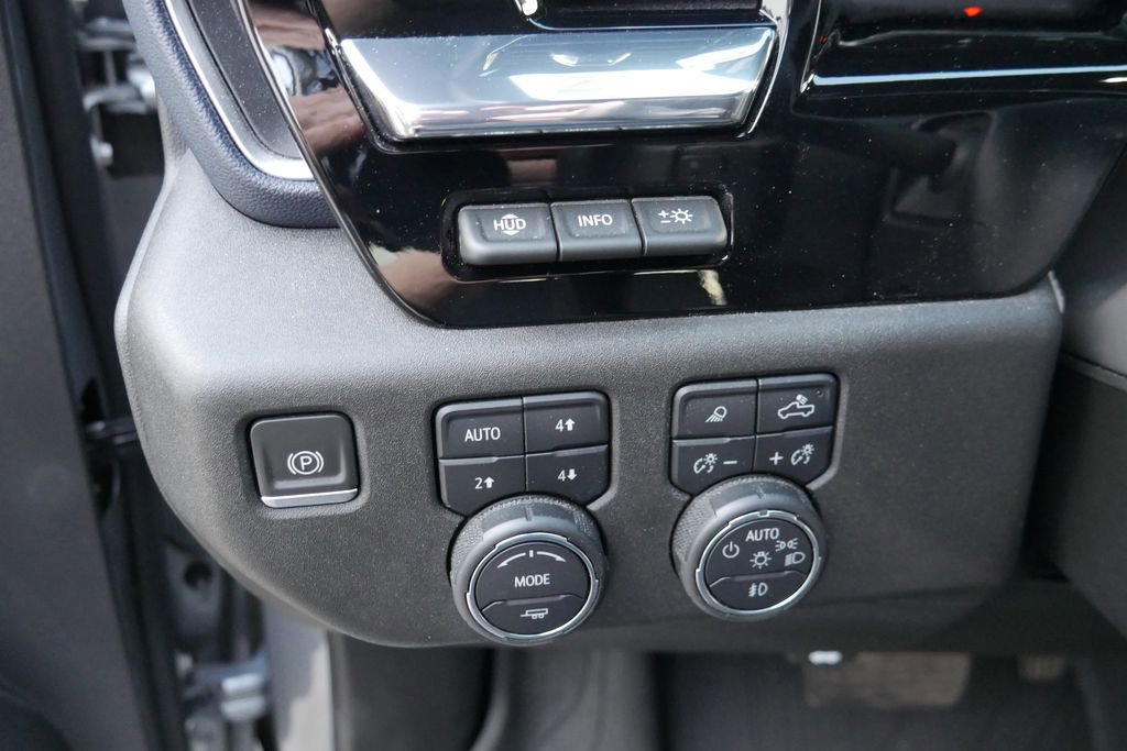 Used 2024 Chevrolet Silverado 1500 High Country w/ Technology Package AWD/4WD image 11