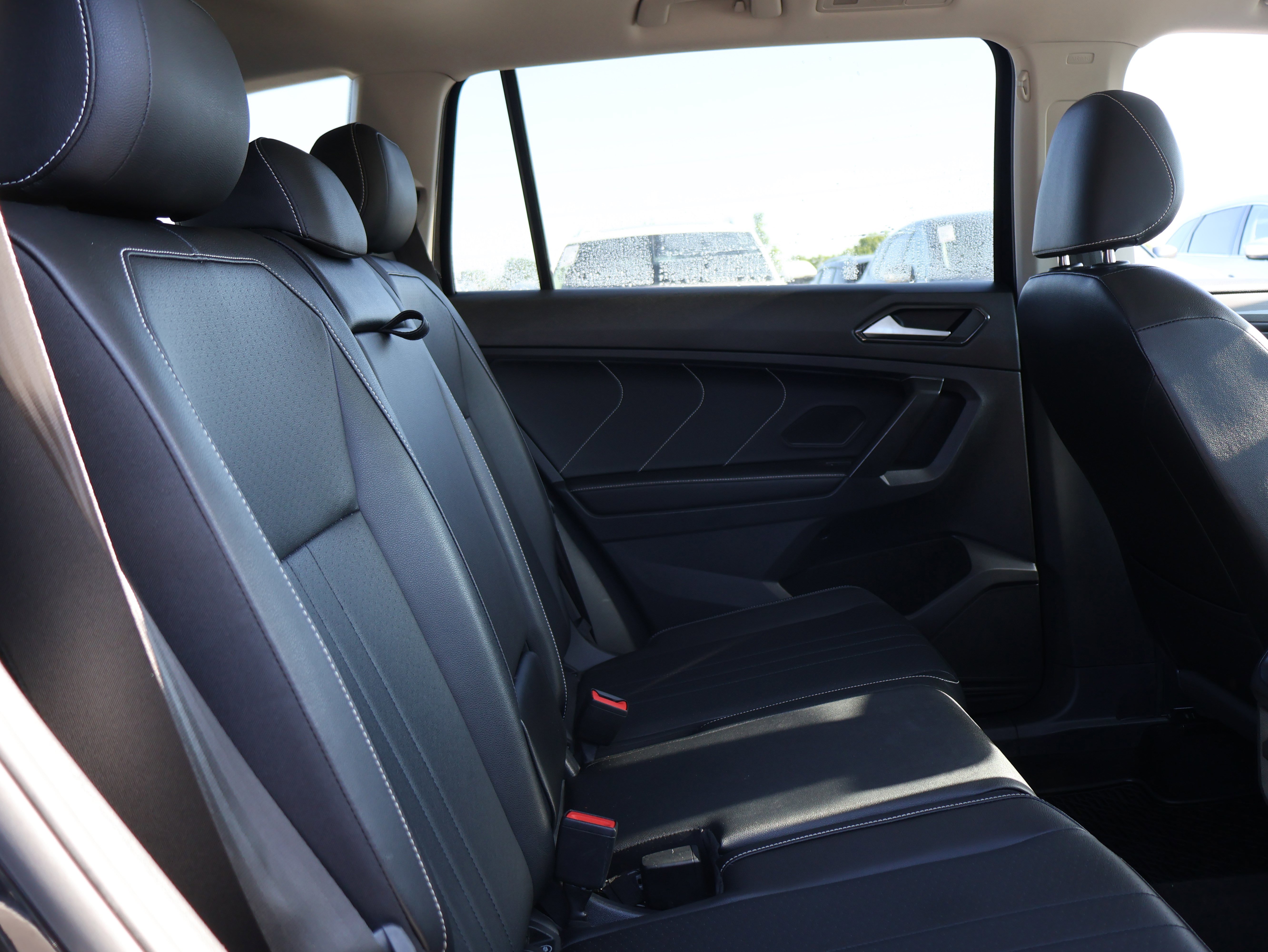 Used 2022 Volkswagen Tiguan SE w/ Panoramic Sunroof Package AWD/4WD image 12