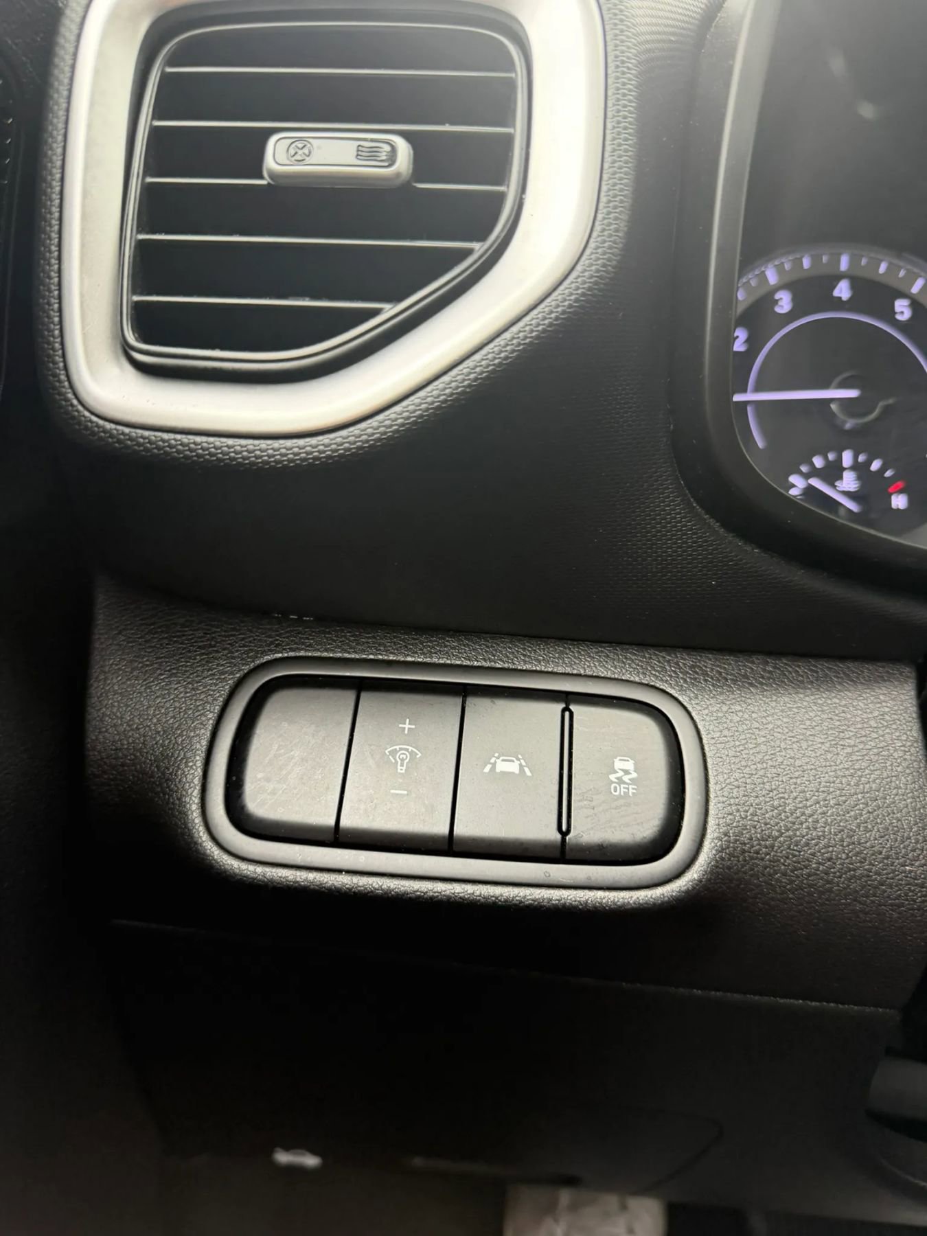 Used 2020 Hyundai Venue SE FWD image 21