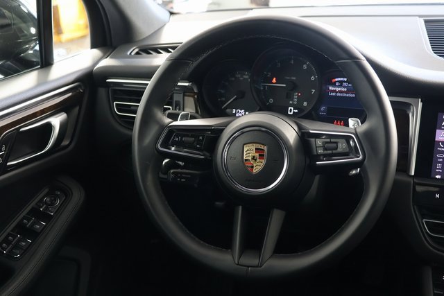 Used 2022 Porsche Macan image 10