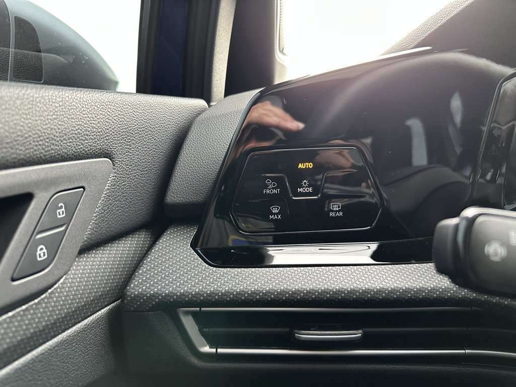 Used 2024 Volkswagen Golf R image 25