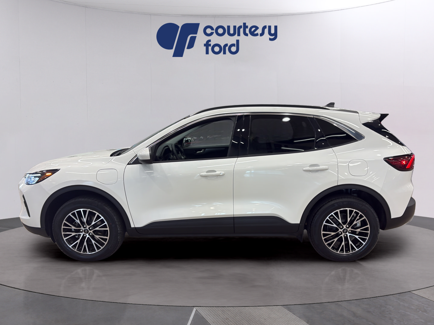 Used 2024 Ford Escape SE FWD image 3