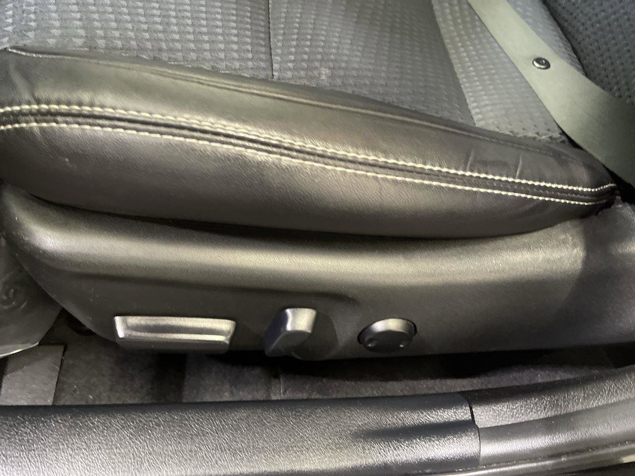 Used 2014 Toyota Camry SE FWD image 12