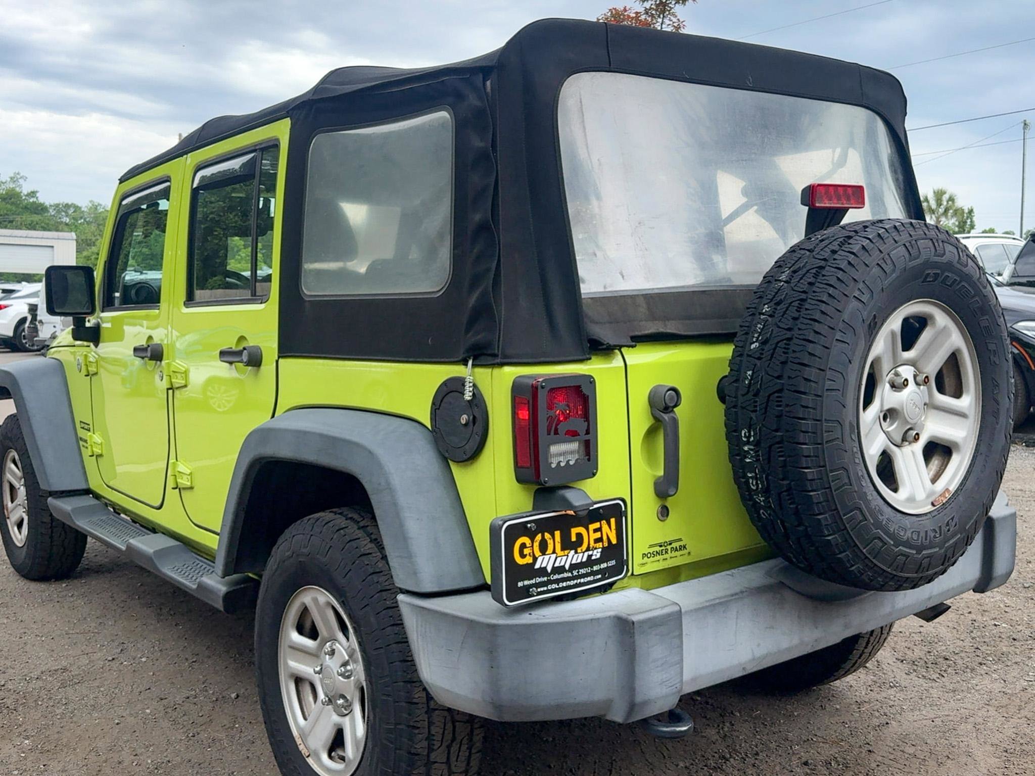 Used 2016 Jeep Wrangler Unlimited Sport w/ Connectivity Group AWD/4WD image 6