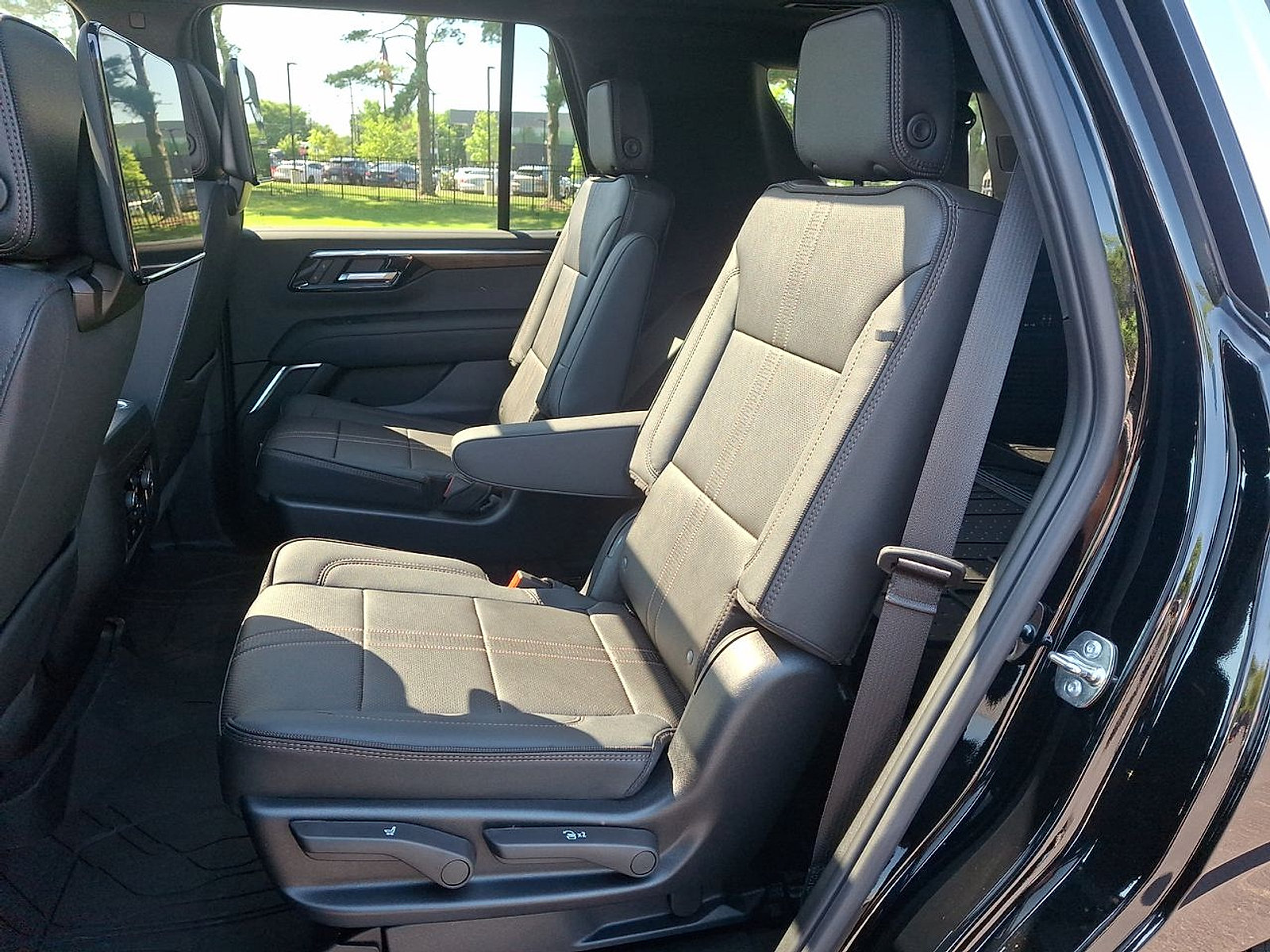 New 2026 Chevrolet Tahoe High Country AWD/4WD image 13