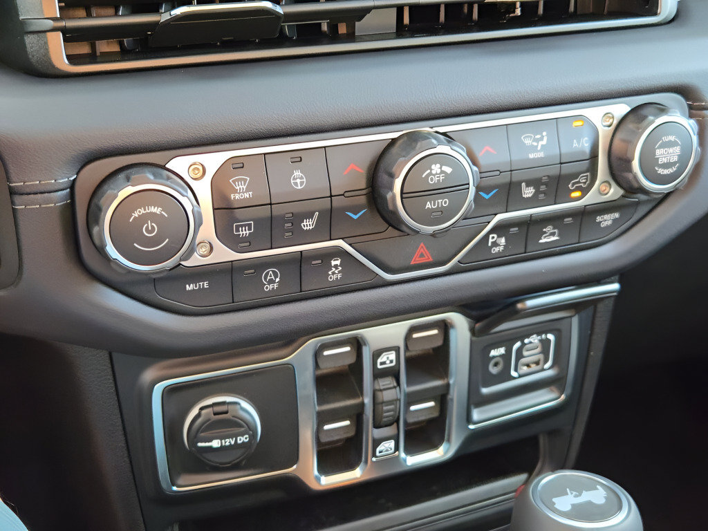 New 2026 Jeep Wrangler Unlimited Sahara AWD/4WD image 30