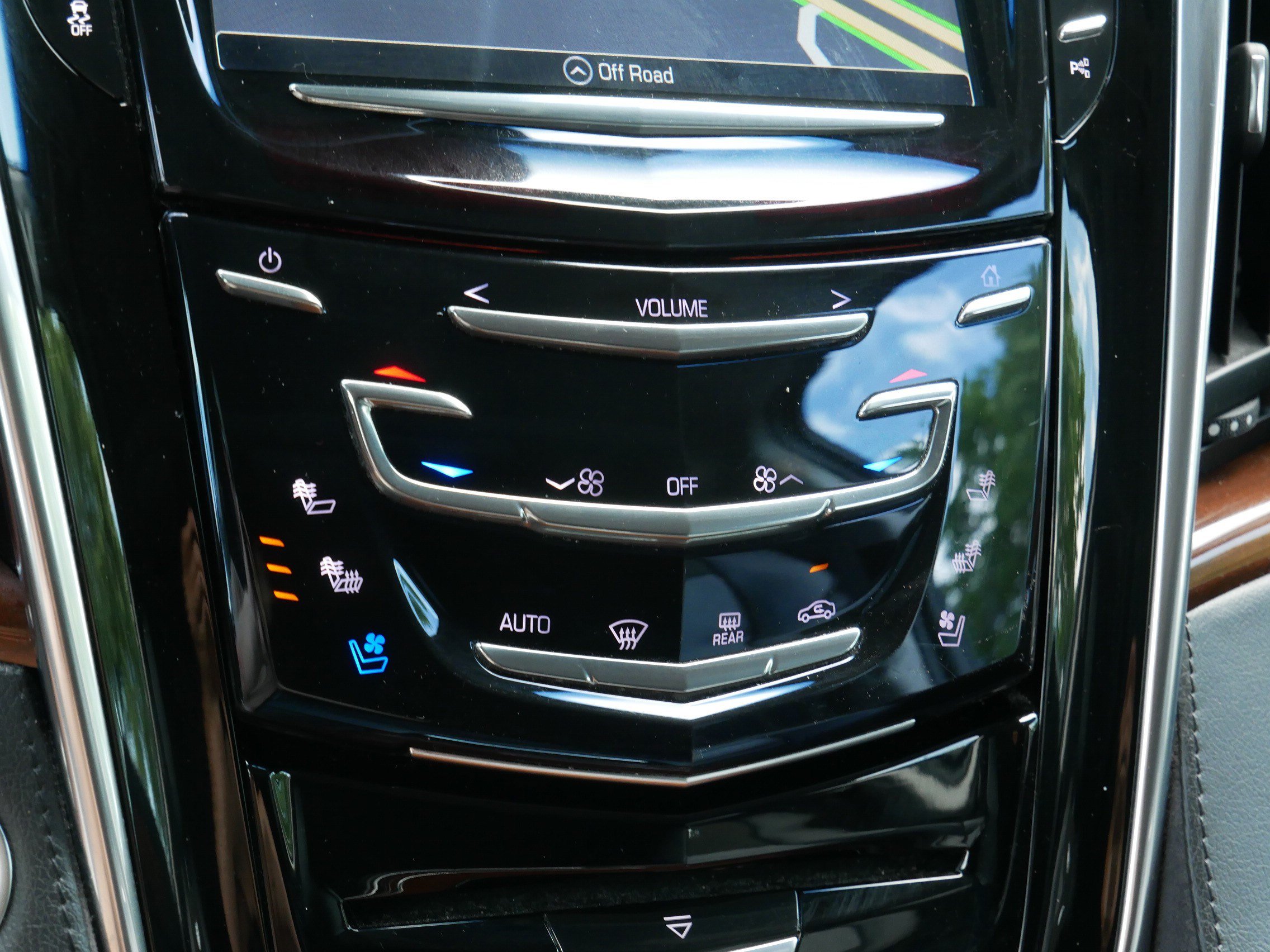 Used 2019 Cadillac Escalade ESV Luxury AWD/4WD image 24