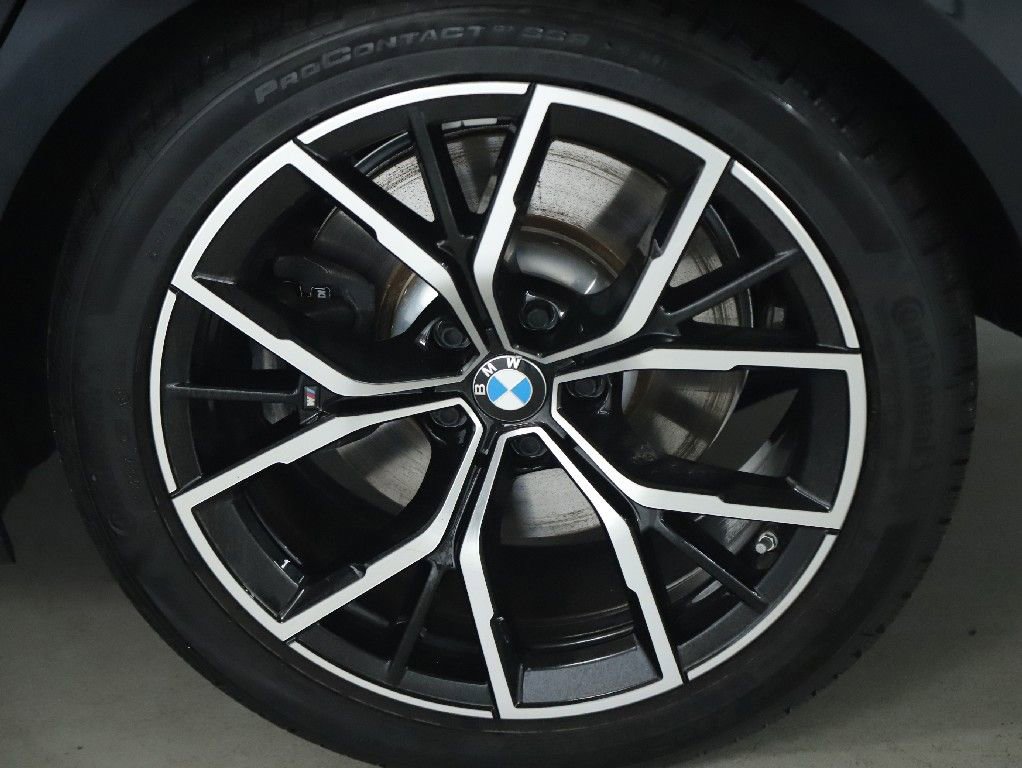 Certified 2022 BMW 540i xDrive w/ M Sport Package image 41