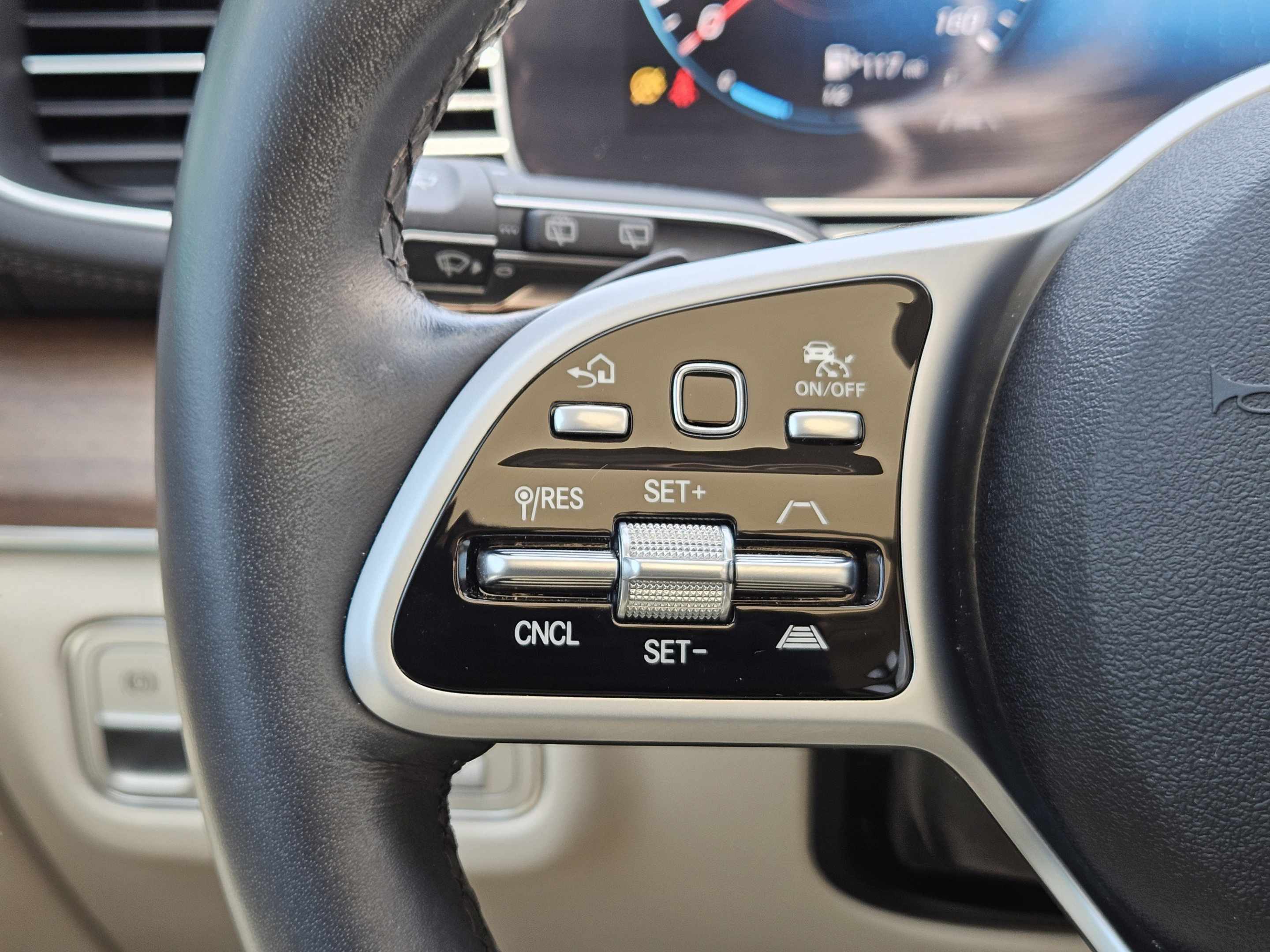 Certified 2021 Mercedes-Benz GLS 450 4MATIC image 20