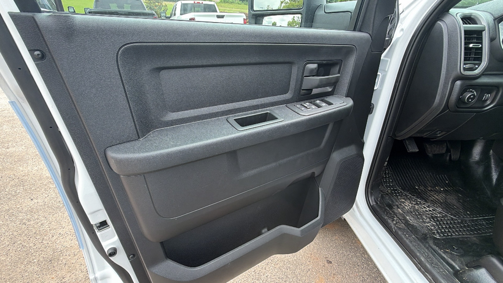 New 2026 RAM 2500 Tradesman w/ Chrome Appearance Group AWD/4WD image 14