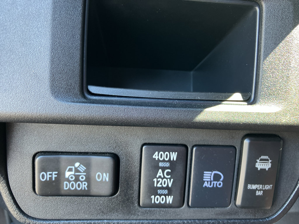 Used 2018 Toyota Tacoma TRD Sport image 17