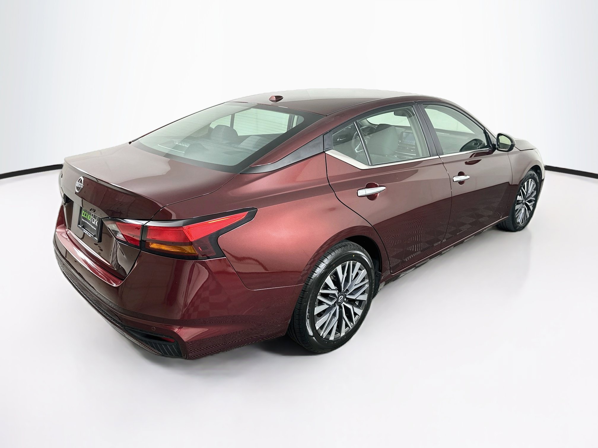 Used 2025 Nissan Altima 2.5 SV FWD image 9
